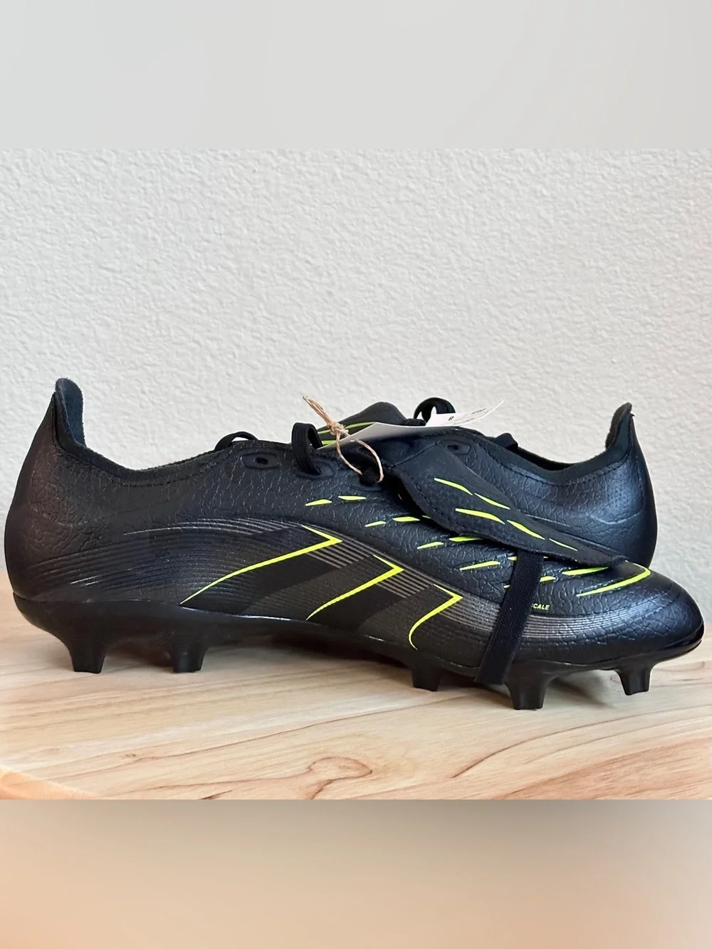 NWT. ADIDAS PREDATOR LEAGUE FT FG/MG Size 8.5